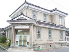 開港当時の面影が残る高岡商工会議所伏木支所 明治41年に伏木銀行として建てられました