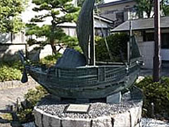 北前船(バイ船)の銅像(神通丸、1/12)