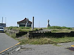 金石湊の日和山跡。今は低く削られて、大野湊神社の仮御殿が建っています