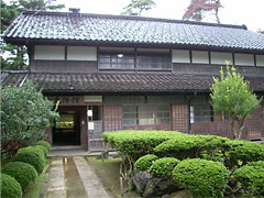 民俗館は地元網元の家を移転したもの