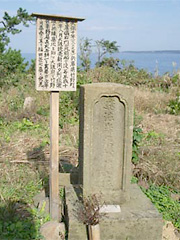 福浦(石川県)の極楽坂にある竹野町の船乗りの墓。