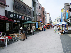 輪島市内には輪島塗の店が多くあります